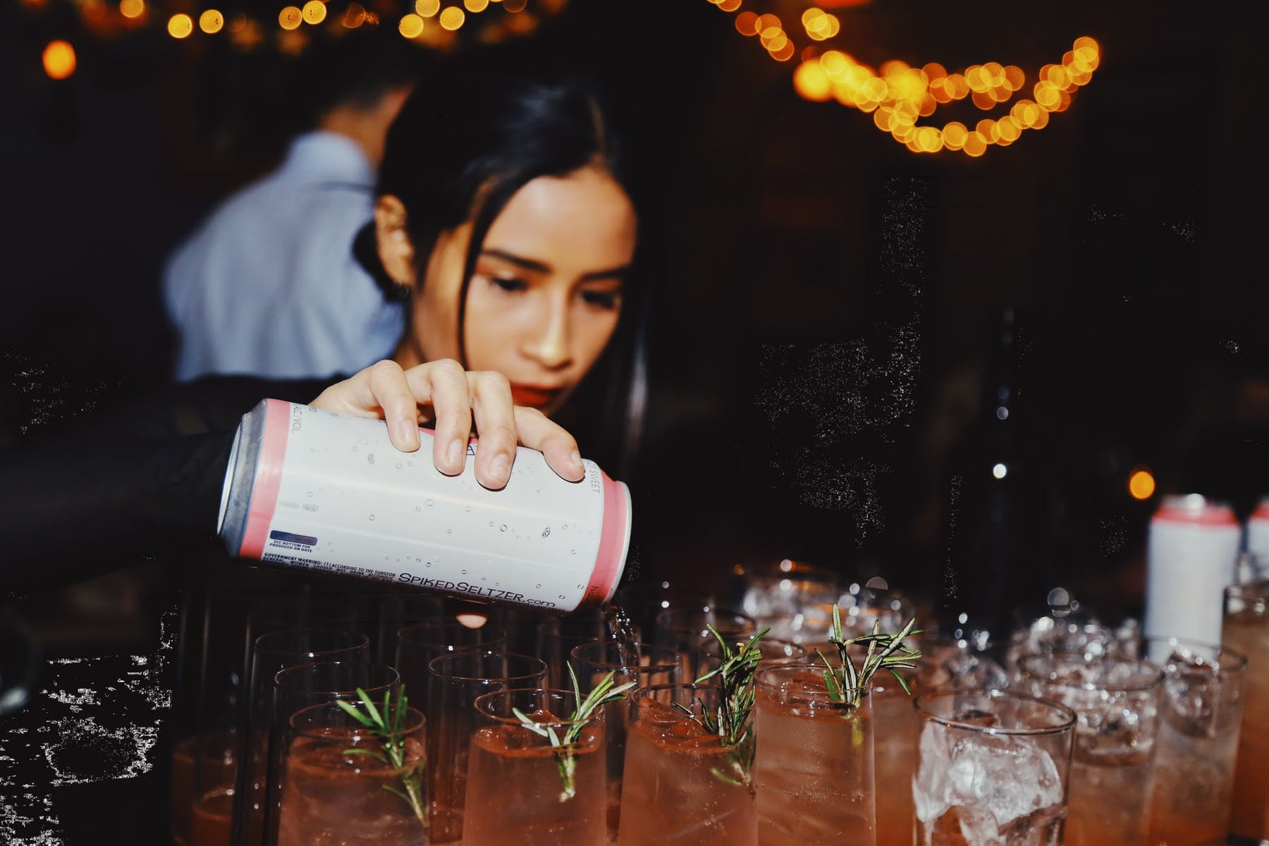 Cocktails 101 mixology class at Commissary
